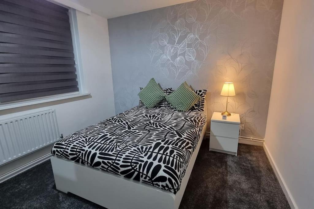 1 Bed Flat With Free Parking In E13 Apartment London Exterior photo